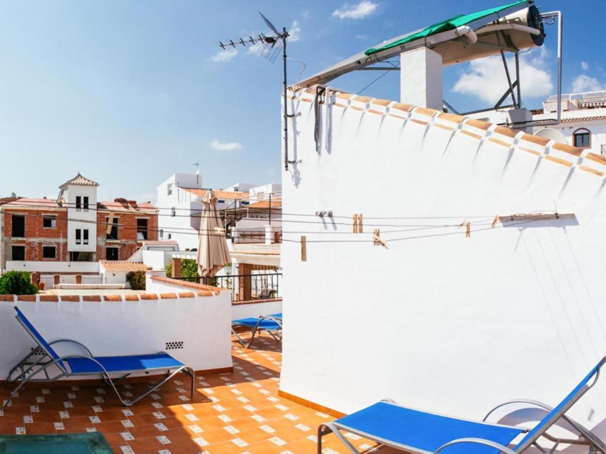 Tipica Casa En Con Patio Y Terraza